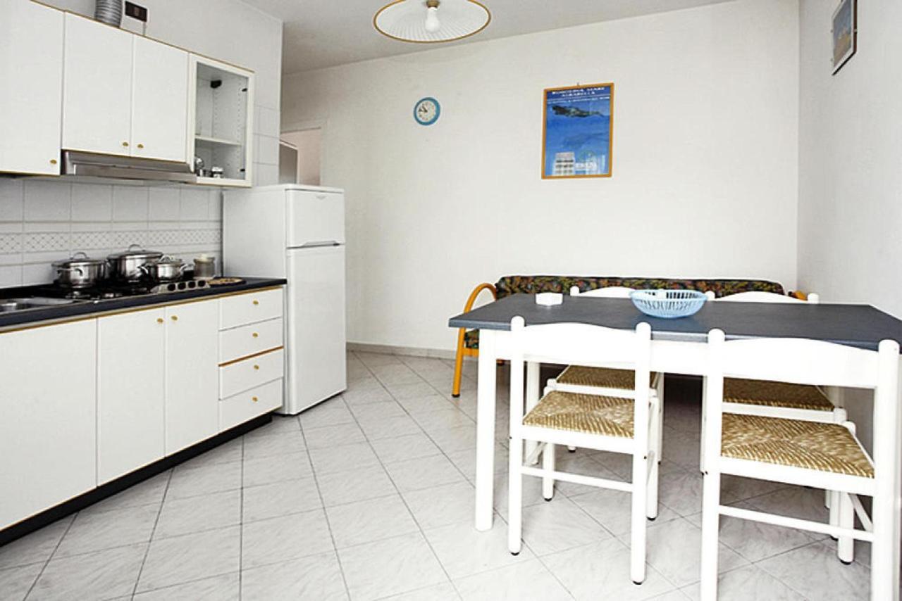 Apartment In Rosolina Mare With A Shared Pool المظهر الخارجي الصورة